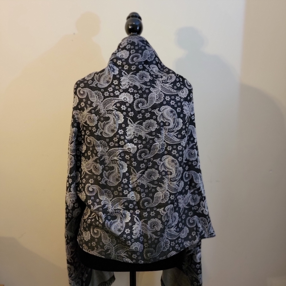 Pashmina Reversible Floral Fringe Scarf/Wrap - Picture 3 of 4
